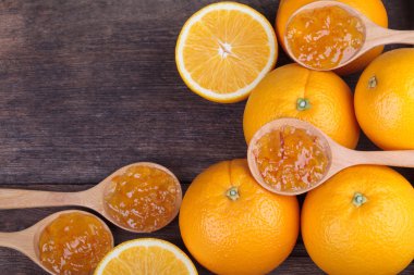 portakal reçeli ile taze turuncu