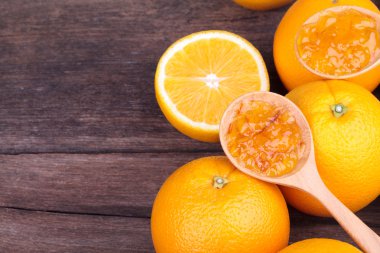 portakal reçeli ile taze turuncu