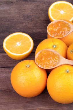 portakal reçeli ile taze turuncu