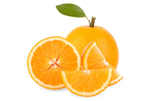 하얀 배경에 분리되어 있는 싱싱 한 오렌지 다발 — 스톡 사진