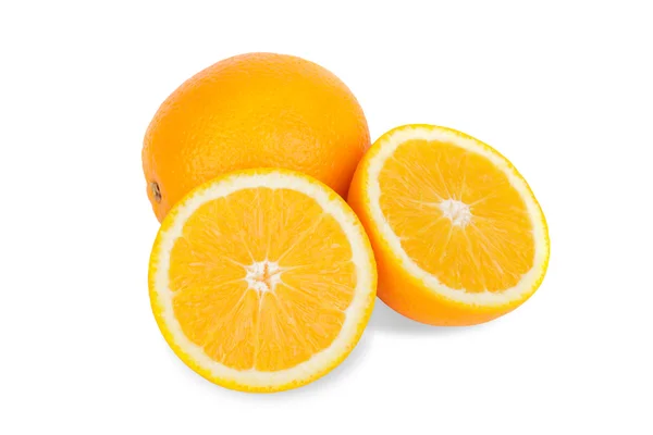 Kawałek świeżej pomarańczy izolowany na białym tle — Zdjęcie stockowe