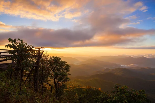 Phu chi phur punktu widzenia, Mae Hong Son Północnej, Tajlandia. — Zdjęcie stockowe