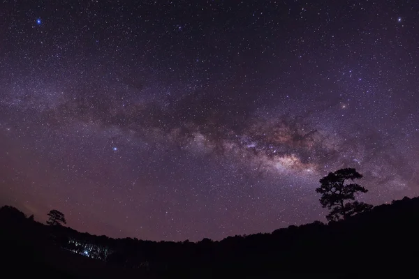 Milky Way at Phu Hin Rong Kla National Park,Phitsanulok Thailand — Stock Photo, Image