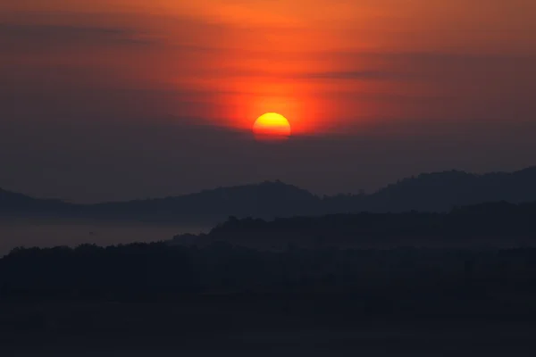 Zonsopgang in de berg — Stockfoto