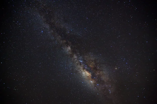 Belo milkyway em um céu noturno — Fotografia de Stock