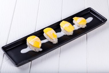 tatlı tatlı yapışkan pirinç mango Hindistan cevizi sütü ile