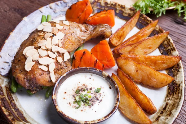 Fried chicken drumsticks with french fries,carrot on plate. — Stock Photo, Image