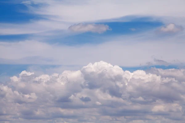 Nubes con cielo azul — Foto de Stock