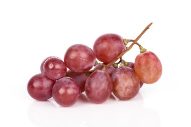 taze üzüm kırmızı üzerine beyaz izole