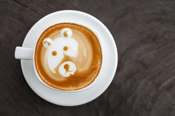 Een kopje van koffie latte kunst zoals gezicht dragen — Stockfoto