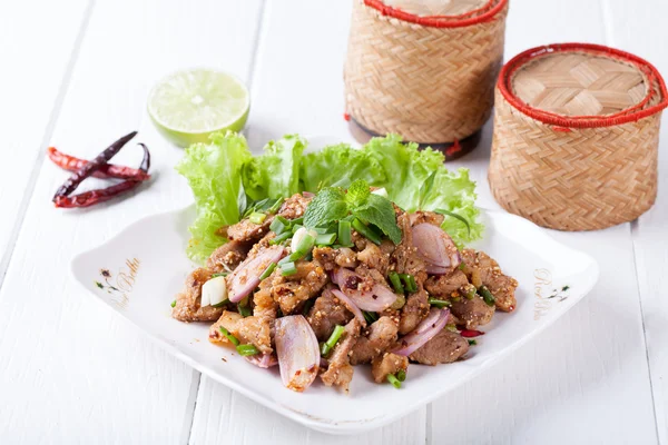 Insalata di maiale arrosto piccante, cibo tailandese — Foto Stock