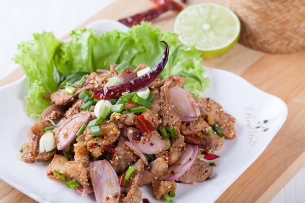 Ensalada de cerdo asado picante, comida tailandesa — Foto de Stock