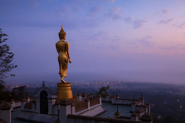 Socha Buddhy, stojící na wat phra že khao noi v nan, Thajsko — Stock fotografie