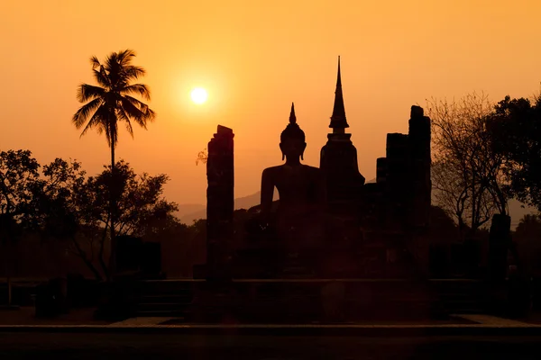 Antica statua buddha. Parco storico di Sukhothai, provincia di Sukhothai, Thailandia — Foto Stock