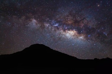 Moutain ve Samanyolu silueti