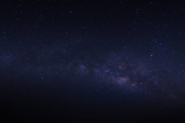 Kainatta yıldızlar ve uzay tozuyla Samanyolu Galaksisi