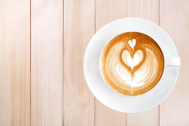 Üstten Görünüm latte sanat ahşap arka plan üzerinde kahve