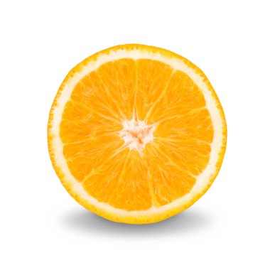 Dilimlenmiş portakal beyaz arkaplanda izole