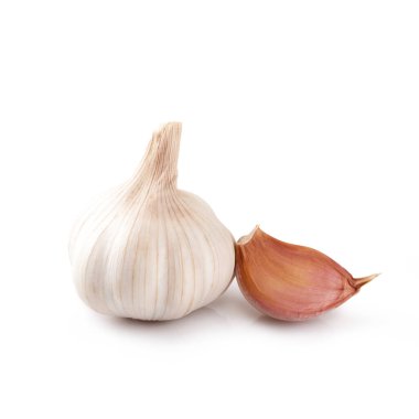 Sarımsak beyaza izole edilmiş