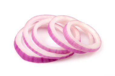 Kırmızı soğan dilimleri beyaz sırtüstü