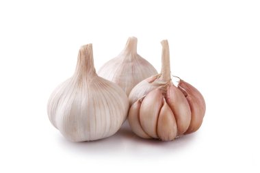 Beyaz adam izole taze sarımsak