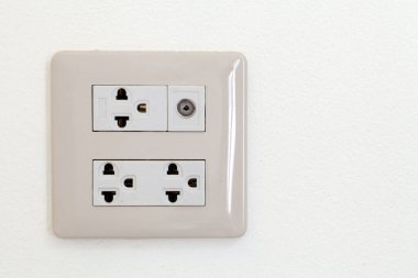 Bir çorabın içinde elektrik prizi