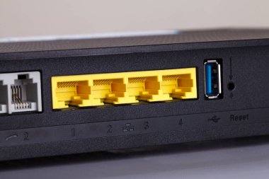 Yama kablosu olmadan Router ağ merkezini kapat