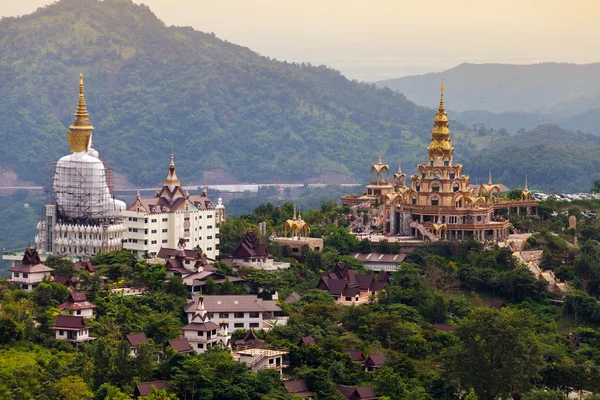 Phasornkaew Tempio, Quel luogo per la meditazione che pratica a Khao Kho Phetchabun Thailandia — Foto Stock