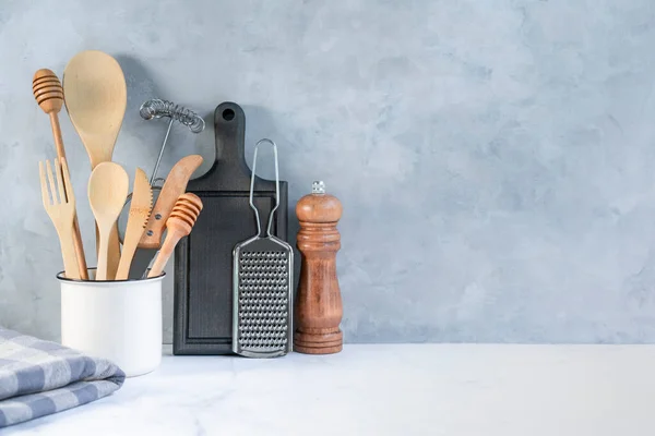 Fondo de cocina de madera con utensilios de cocina Fotos De Stock