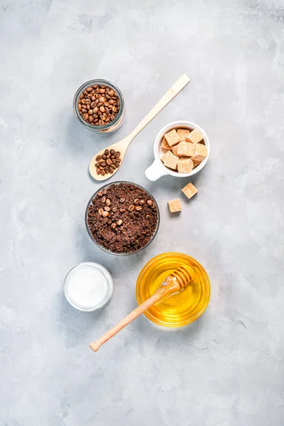 Homemade body scrub of ground coffee, sugar and coconut oil — Stock Photo, Image