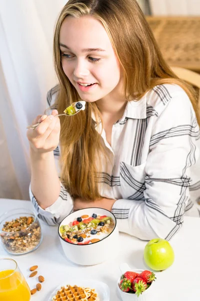 Healthy vegetarian lunch. Healthy lifestyle. Healthy food. — Stock Photo, Image