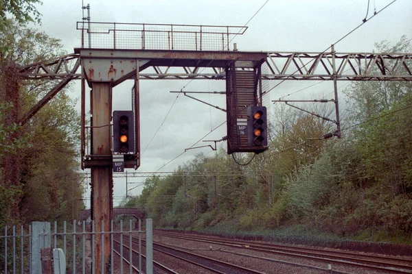 英国曼彻斯特 2021 希顿教堂车站的铁路信号 — 图库照片