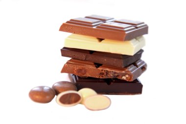 Beyaz izole arka planda çikolata seçimi