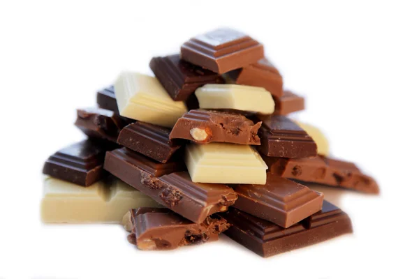 Выбор шоколада на белом изолированном фоне — стоковое фото