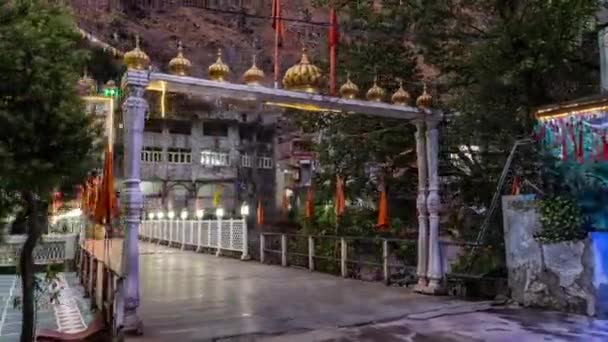 Gurudwara MANIKARAN Sahib IJzeren brug. Hyperlapse 4k — Stockvideo