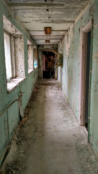 Terk edilmiş Pripyat koridorda