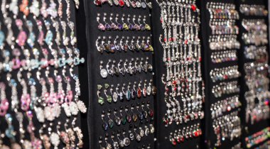 Beyaz karmaşık manikür