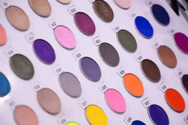 Weiße Palette von Lidschatten — Stockfoto