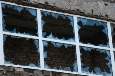 kırık cam pencere tarafından Vandallar