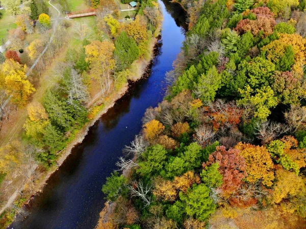 Flygfoto Slående Färgerna Fall Lövverk Vid Floden Nära Tunkhannock Pennsylvania — Stockfoto
