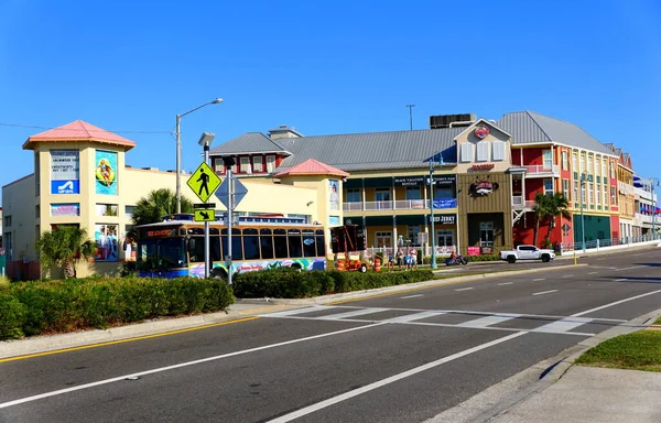 Madeira Beach Florida Σεπτεμβρίου 2019 Θέα Της Κυκλοφορίας Των Καταστημάτων — Φωτογραφία Αρχείου