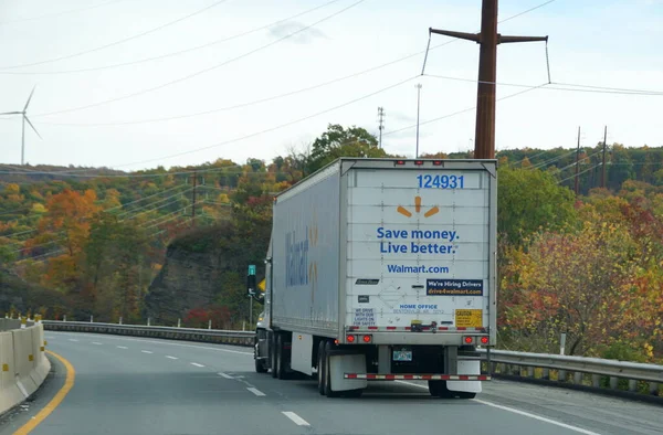 Clark Summit Pennsylvania Usa Oktober 2020 Walmart Lastbil Turnpike Omgiven — Stockfoto