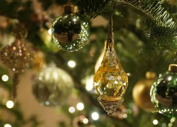 Adorno Cristal Oro Árbol Navidad Iluminado — Foto de Stock