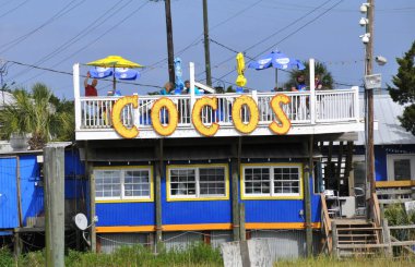 Tybee Adası, Georgia, ABD - 5 Kasım 2016 Coco 'nun Körfez kenarındaki restoranı