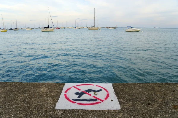 Chicago Illinois Stati Uniti Ottobre 2018 Swimming Sign Sailboats Lake — Foto Stock