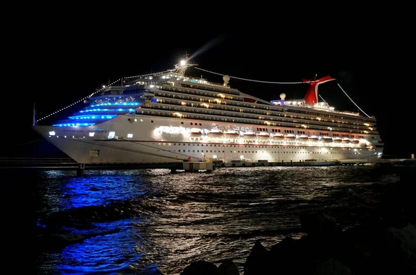 Willemstad Curacao Listopada 2018 Karnawał Statek Wycieczkowy Conquest Oświetlony Nocą — Zdjęcie stockowe