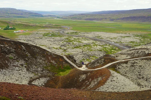 Het Uitzicht Het Houten Pad Bij Grabok Crater Ijsland Tijdens — Stockfoto