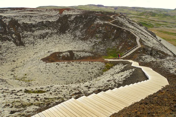 Letecký Pohled Dřevěnou Stezku Poblíž Kráteru Grabok Během Léta Islandu — Stock fotografie