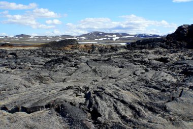 1975 ve 1984 yılları arasında İzlanda 'nın Myvatn kenti yakınlarındaki Krafla Lava Field' da meydana gelen son volkanik patlamaların kalıntıları.