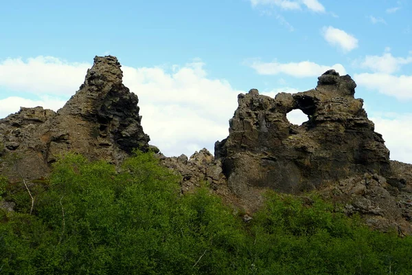 冰岛Myvatn湖附近Dimmuborgir Lava火山群独特的岩石结构和洞穴景观 — 图库照片